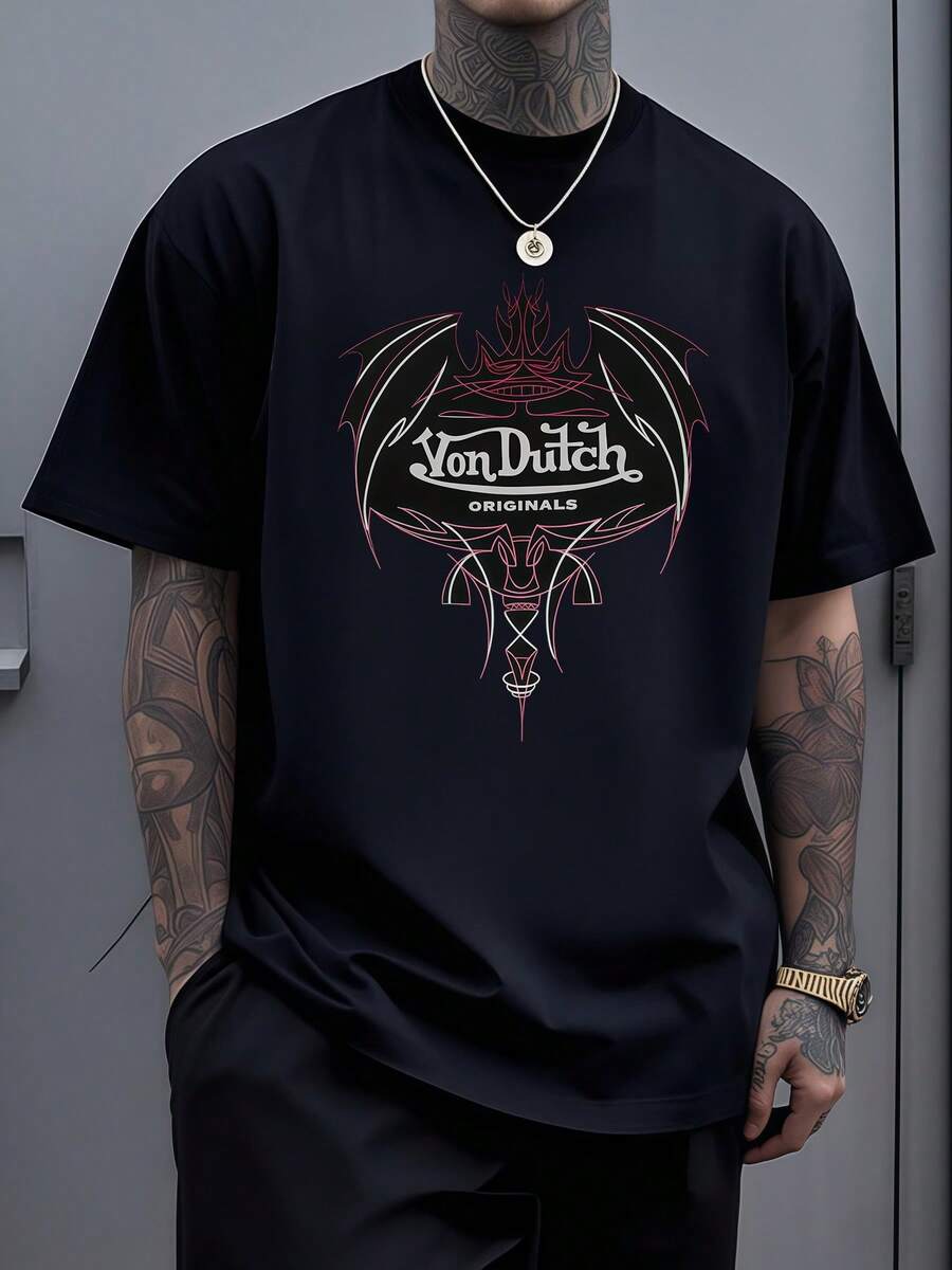 Símbolo de un murciélago con alas extendidas que representa poder libertad y energía oscura con formas geométricas rojas que evocan fuerza y precisión camiseta de hombre de manga corta moderna para uso diario cómoda y ligera ideal para combinar con ropa urbana - Negro - Ver 1