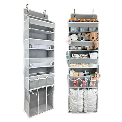 1个门挂式收纳架，带3个收纳盒、1个可移动婴儿尿布收纳袋、1个大容量尿布堆叠收纳架和10个侧袋，适用于卧室门上收纳婴儿用品。
