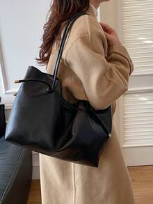 这是一款复古简约风格、时尚精致、百搭且适合日常使用的女士大容量单肩包，于 2026 年发布。 - 黑色 - 查看 7