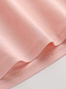 少女风连衣裙，荷叶边袖口设计，“保持冷静”标语及卡通人物点缀，休闲无袖款式，适合周末郊游、朋友聚会及日常休闲穿着。 - 粉色 - 查看 6