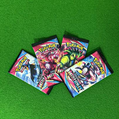 独家卡牌套装，包含稀有卡和普通卡，角色多样，适合新手和资深收藏家打造专属收藏，并与粉丝互动，随机发货