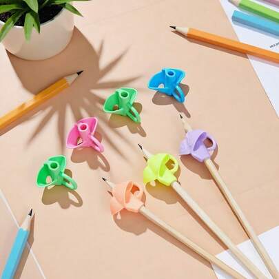3 chiếc cán bút ergonomic, màu ngẫu nhiên, dụng cụ viết mềm chống trượt, không mùi và bền, giúp điều chỉnh tư thế viết, phù hợp cho học sinh và người lớn, tuyệt vời để sử dụng ở trường học, nhà và văn phòng.