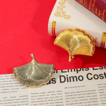 Vintage Bronze Gold-Plated Ginkgo Leaf Bookmark/Book Clip -3D Leaf Vein Carving Reading Mark Is The First Choice For Artistic Youth And Antique Cultural And Creative Enthusiasts.