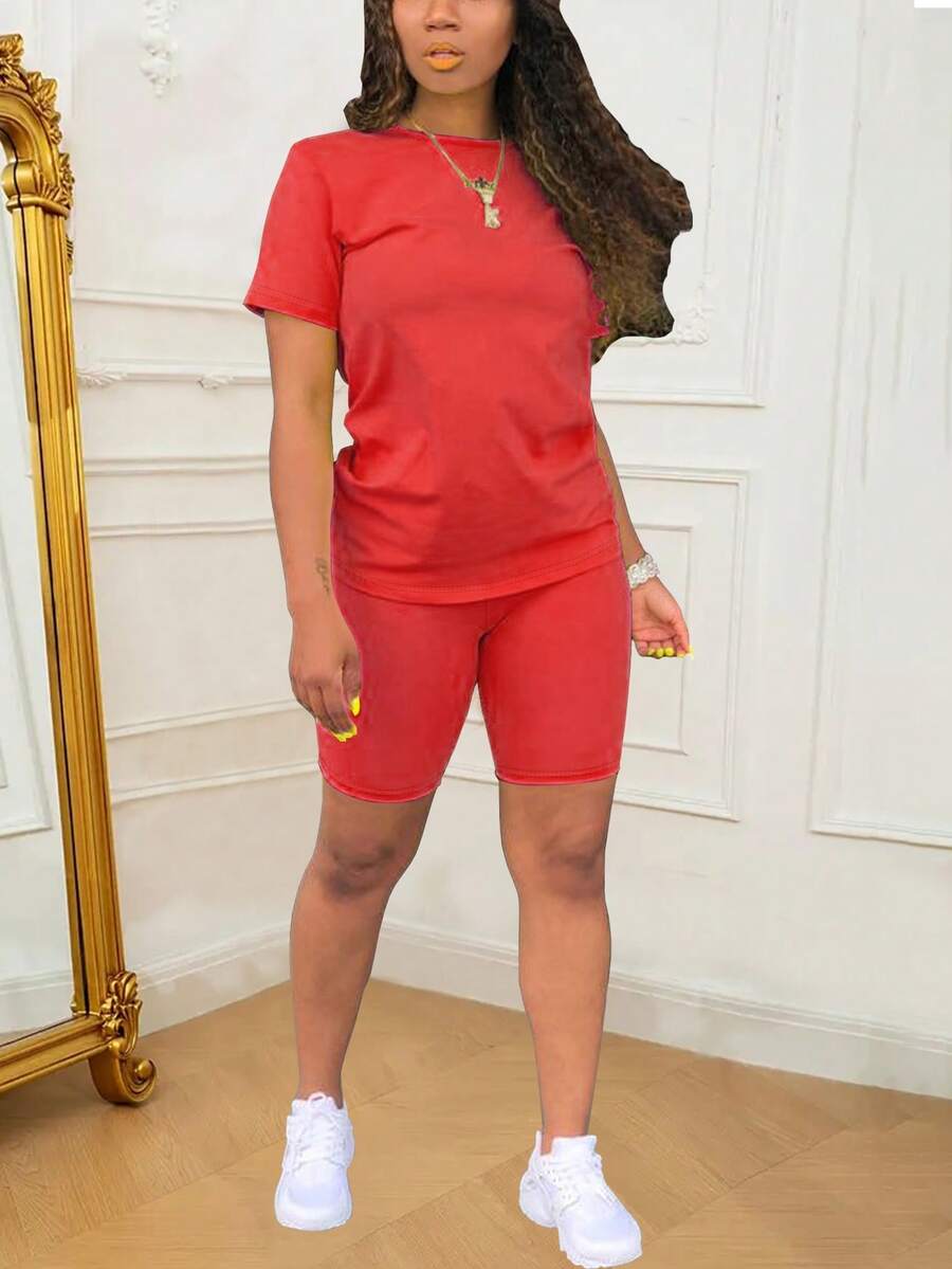 Bộ đồ nữ mùa hè gồm áo thun ngắn tay cổ tròn và quần short màu trơn, kiểu dáng thường ngày. - Đỏ - Xem 1