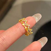 1枚带闪亮装饰的纹理叶子设计戒指 - 金色 - 查看 5