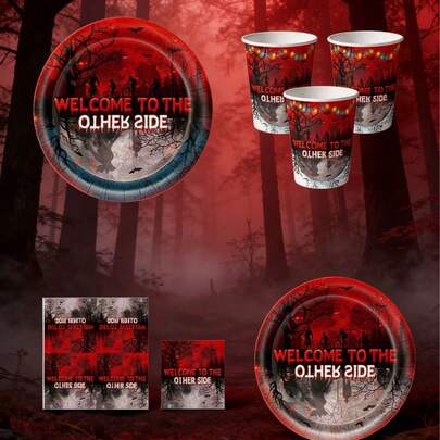 50/51/52件套怪兽主题一次性餐具套装，包含10个餐盘、10个甜点盘、10个纸杯、20张餐巾纸、1张桌布和1个可拉出式横幅。这款便捷的餐具套装非常适合露营、野餐、花园烧烤、婴儿派对、婚礼和生日派对。