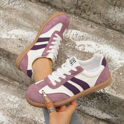 1双女士新款圆头多功能舒适平底户外休闲运动鞋，适合运动、滑板、休闲穿着、学生、春秋季穿着。