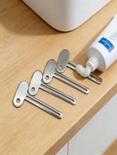 أداة يدوية متعددة الوظائف لعصر معجون الأسنان - نظيفة وصحية، مريحة وعملية. مثالية للأشخاص الكسولين لعصر معجون الأسنان. مناسبة لمنظفات الوجه والكريمات اليدوية. ضرورية للفتيات المتطورات في الحمام. جهاز عصر دوار. ضروري لغرف طلاب الجامعات.