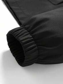 Chaqueta con capucha y cremallera ligera para hombres, chaqueta deportiva minimalista de manga larga para actividades al aire libre, adecuada para primavera en color negro - Negro - Ver 5