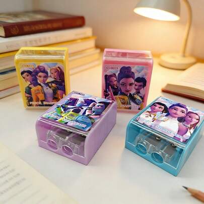 1个2026年韩国人气女团主题双孔削笔器，适合作为生日派对礼物、偶像主题文具、学生派对必备品、经济实惠的礼物（款式随机）