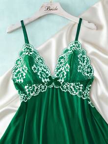 2 piezas Conjunto de ropa de dormir con encaje floral en contraste, camisón semitransparente con cuello en V y lazo, pijama elegante para mujer - Verde - Ver 5