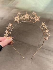 一款时尚轻盈的简约锌合金发带，饰有水钻星星和五角星，是节日庆典的理想发饰，也可作为皇冠或时尚头饰佩戴。 - 彩色 - 查看 4