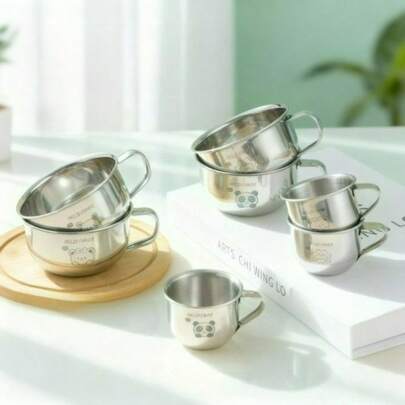 1个70/200毫升304不锈钢迷你儿童水杯，带手柄，可爱水豚和小熊图案，可作牛奶杯、咖啡杯、便携式儿童饮水杯，防烫饮水器具，适合学校、宿舍、办公室、户外露营、野餐、旅行、返校等场合。