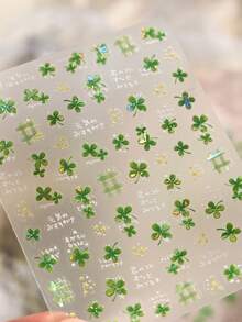 1片绿色偏光闪亮四叶草星幸运3D自粘美甲贴纸 春季彩虹花美甲贴花 - 彩色 - 查看 2