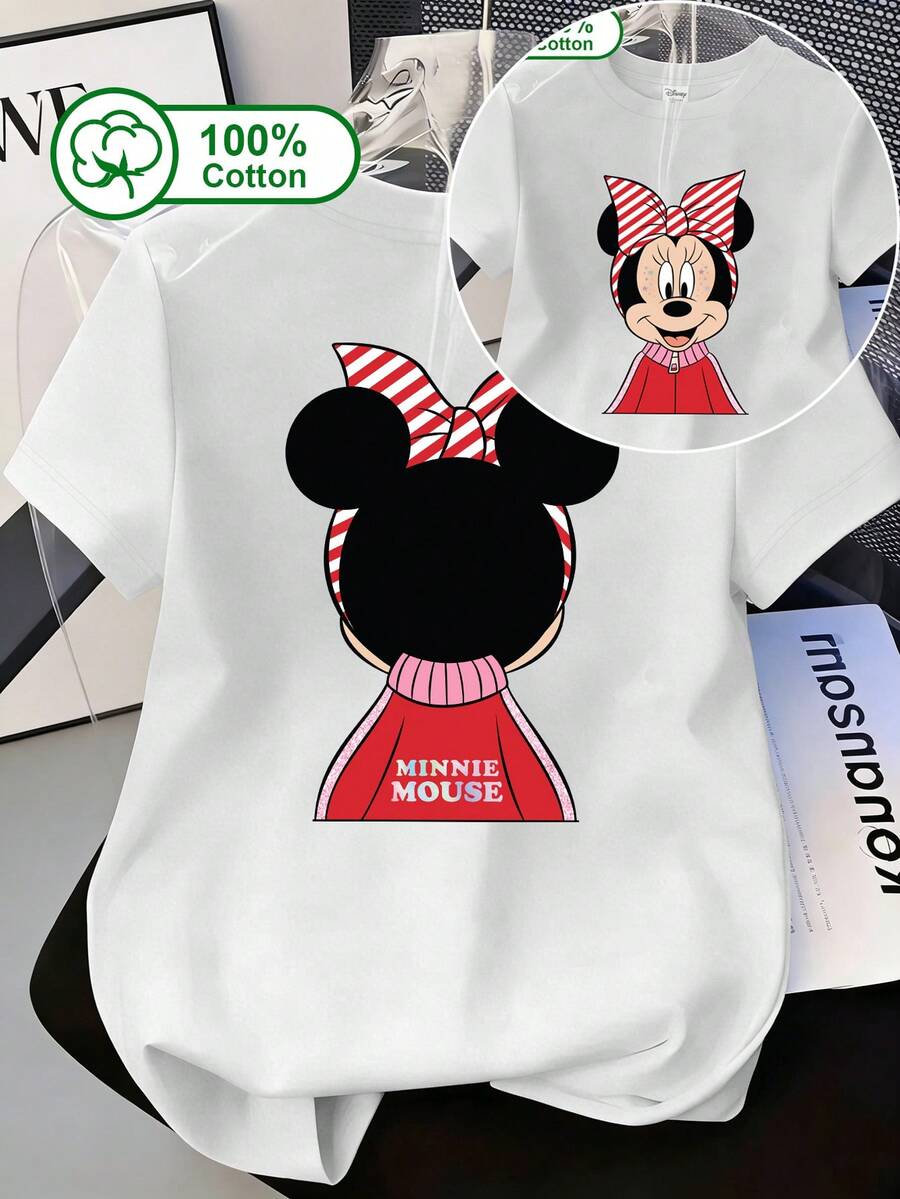 Disney 这款女士休闲日常短袖T恤采用100%纯棉面料，背面印有米奇图案，正面印有米奇佩戴红白条纹蝴蝶结的正面图案，搭配一件双面米奇印花的粉色高领外套，甜美卡通风格，可作为朋友间的亲子装或亲子装，适合夏季穿着。 - 白色 - 查看 1