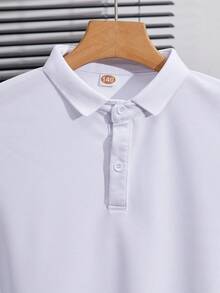 男童白色短袖polo衫，学院风，纯色童装，饰有徽章，简约优雅，适合春、夏、秋季的聚会、休闲、郊游和旅行。 - 白色 - 查看 4