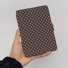 1 chiếc ốp bảo vệ màu cà phê chấm bi, phù hợp với Kindle thế hệ thứ 10, Kindle thế hệ thứ 11, Kindle Paperwhite 5, ốp bảo vệ sách điện tử có chức năng tự động bật/tắt màn hình, nhẹ và tiện lợi, vừa vặn hoàn hảo để bảo vệ thiết bị đọc sách của bạn, món quà lãng mạn. - Nhiều màu - Xem 8
