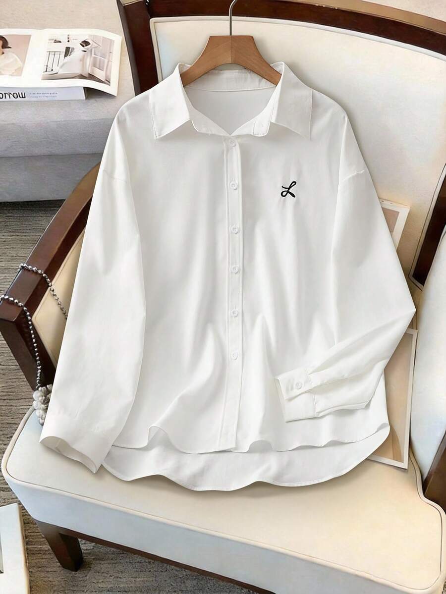经典白色女士落肩长袖衬衫，常规下摆，简约字母刺绣白色长袖衬衫，宽松休闲上衣，适合春季穿着 - 白色 - 查看 1