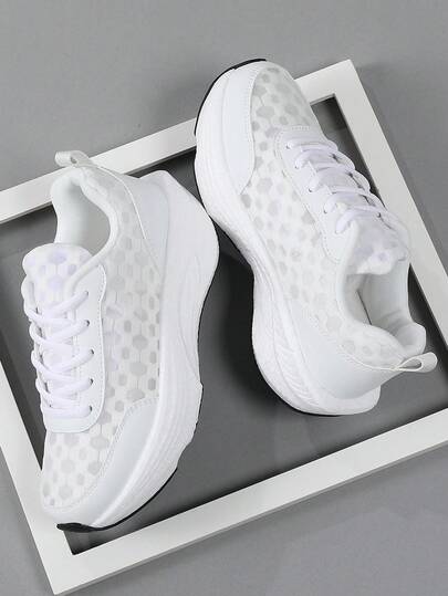 Giày thể thao nam mới năm 2026, giày tennis thể dục, giày sneaker thời trang lưới, giày thể thao chạy bộ nhẹ, giày thể thao thoải mái, màu trắng, với đế EVA đàn hồi cao và đế ngoài bằng cao su TPR bền.