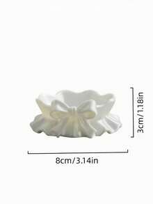 一款白色塑料托盘，采用3D打印褶皱蝴蝶结设计，适用于家居收纳、书桌、办公桌、主题派对、汽车装饰，以及作为圣诞节、感恩节、情人节、复活节和生日礼物，也可作珠宝托盘。 - 白色 - 查看 3