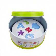 “字母符号配对卡牌游戏（绿色铁盒包装）”——快节奏的模式识别与配对游戏，字母/符号配对玩法，是游戏之夜、团体聚会、休闲竞技娱乐和快速脑力挑战活动的理想之选 - 彩色 - 查看 1