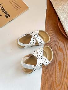 1双女童白色镂空蕾丝交叉凉鞋，软底防滑学生鞋 - 米色 - 查看 4