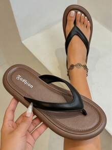 Women's Flip Flops, Black Thong Sandals, Slip-On Beach Slippers, Non-Slip Beach Sandals, Casual Flat Flip Flops For Women, Daily & Holiday Beach Wear - Black - View 1