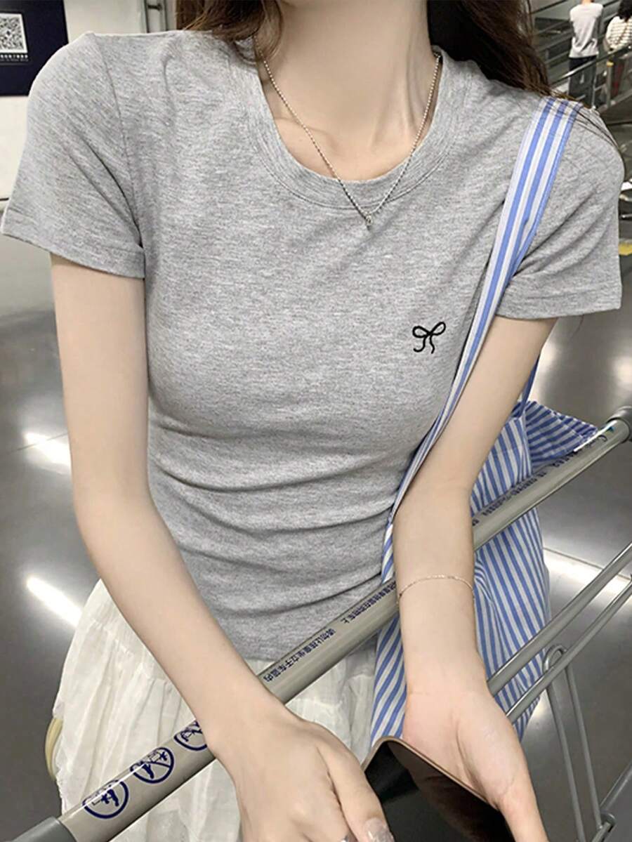 女士时尚修身蝴蝶刺绣短袖T恤 - 灰色 - 查看 1