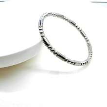 女士不锈钢手镯，双色金银简约弹力手镯，防褪色防水可叠戴日常佩戴派对饰品礼品1件装18K镀金不锈钢手镯 - 1 - 查看 8