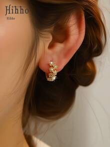 Hihho 1 Pair Encrusted Floral Zirconia Hoop Earrings, Gold & Silver Plated Luxury Niche Delicate Earrings, Suitable For All Skin Tones, Can Be Paired With T-Shirts, Dresses For Everyday Chic, Or Dresses/Formal Wear For Dates/Parties, A Versatile Accessory For All Seasons - Blooming Flowers - View 3
