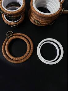 5件/10件 8cm/10cm 小圓形刺繡框，深棕色仿木材質配金屬扣，適合十字繡、DIY手工藝與裝飾展示 | 裝飾框 | 金屬扣固定 - 仿古圓形 - 查看 7