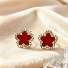 1 Đôi bông tai hình cỏ bốn lá đính đá nhỏ xinh, món quà may mắn ngọt ngào dành cho phụ nữ trong các bữa tiệc. - Đỏ - Xem 2
