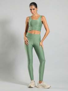 FITNATION Legging fitness em tecido micro canelado com BRILHO e com alta elasticidade - Verde Oliva - Visão 4