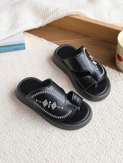 1 Pair Plus Size Black Toddler/Little Girls' Flat Sandals, Embroidered Design Round Toe Non-Slip Flip Flops, Lightweight Cute Indoor/Daily/Vacation Casual Slippers, Suitable For 3-15 Years Old Girls, 2026 New Arrival