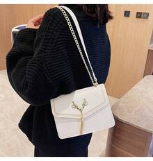 La popular  de lentejuelas de este año incluye elegantes bolsos con borlas en forma de cabeza de ciervo, originales bolsos de hombro retro, bolsos de mujer y pequeños bolsos cuadrados cruzados. - blanquecino - Ver 2