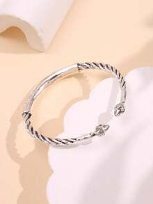 1条男士时尚合金手链，采用雕刻合金材质，饰有吊坠和护身符，可调节长度，男女皆宜，适合作为珠宝礼物。 - 彩色 - 查看 6