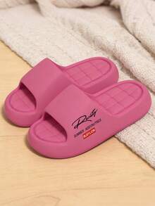 Unisex Thick-Sole Slide Sandals – Minimalist Letter Print Design, One-Piece EVA Soft Non-Slip Shock-Absorbing Sole, Quilted Texture Cloud-Like Comfort, Dual-Use For Home & Outdoor Wear, Fashion Slide Slipper Item - Hồng đỏ - Xem 1