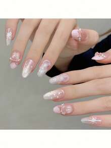 10片纯手工制作的按压式美甲贴片，中号椭圆形，浅粉色猫眼底色，手绘粉色法式风格，白色波点、条纹和蝴蝶结，搭配立体粉色蝴蝶结和珍珠点缀。甜美、精致、梦幻。温柔优雅可爱的美甲，适合女士和女孩在春夏秋冬各种节日派对和日常生活中使用。 - 粉色 - 查看 3