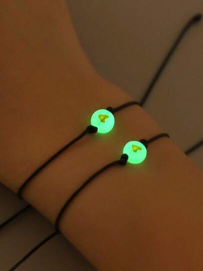 2条装夜光扁平圆形串珠手链，心形图案，可调节腕饰，适合闺蜜/情侣佩戴