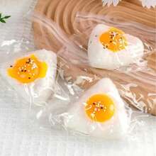 1个2026年畅销蛋黄馅三角饭团软萌玩具，女生减压创意礼物，节日、生日、情人节完美之选，独特礼物 - 彩色 - 查看 2