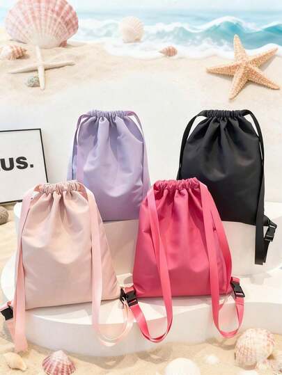 这款时尚简约的纯色户外背包采用尼龙抽绳封口。设计独特，性价比高，肩带可调节，适合购物、日常生活和旅行。时尚艺术风格，多种颜色可选。是任何出行场合的必备时尚单品。