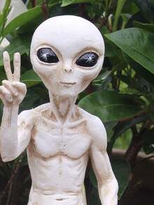 【趣味触感】外星人喝啤酒雕像 - 趣味十足的太空装饰品，绿色外星人手拿啤酒杯，非常适合摆放在桌面或书架上，是科幻迷的理想礼物，也是圣诞节、节日、送给挚友的绝佳选择，更是假日必备、科幻主题房间装饰的完美之选 | 俏皮的外星人设计 | 精致的工艺，外星人主题装饰，家居装饰 - 彩色 - 查看 7