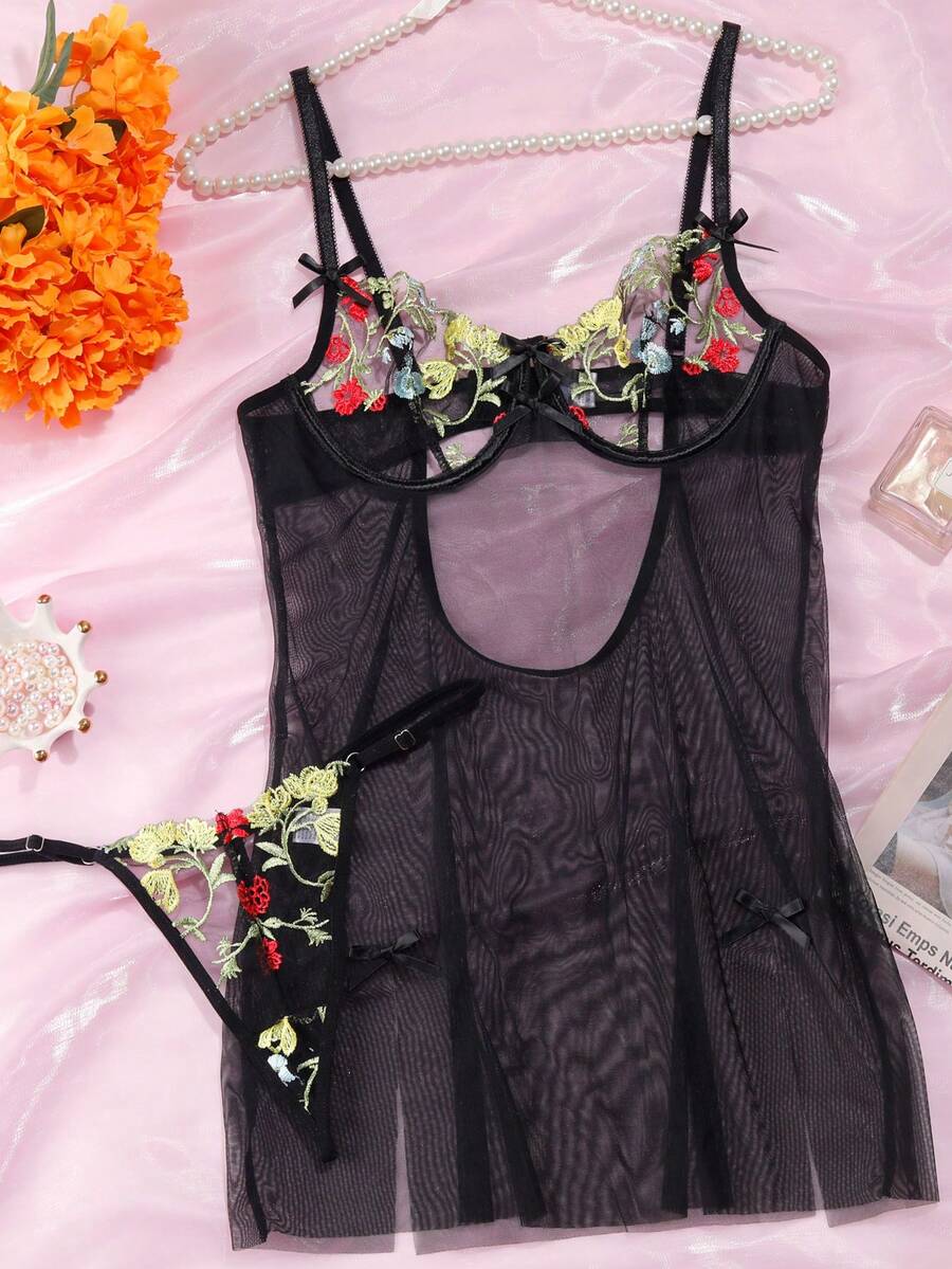Bộ đồ hai mảnh gồm áo hai dây xuyên thấu bằng lưới gợi cảm dành cho nữ. - màu đen - Xem 1