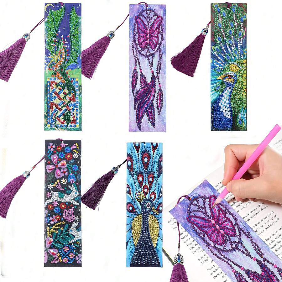 Bộ dụng cụ tranh đính kim cương làm bookmark, gồm 1 chiếc, với các họa tiết Rồng, Công, Bướm, Thỏ, được làm từ da PU kèm tua rua, thích hợp làm quà tặng ngày lễ cho người lớn mới bắt đầu và những người yêu sách.