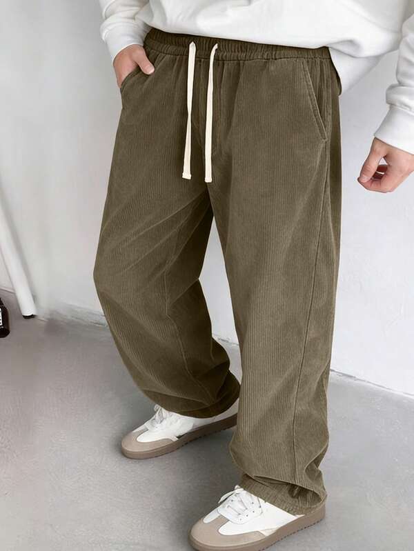 1条男士灯芯绒抽绳阔腿休闲运动裤，适合户外活动