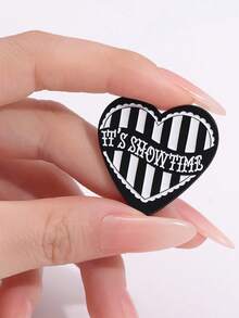 1pc European And American Creative Black And White Striped Heart Shaped Alloy Brooch, Minimalist English Metal Badge Pin - Multicolor - View 2