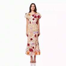 Fashionable Socialite With Elegant Temperament, Ladies With Light Luxury Round Neck Embroidery, Three-Dimensional Flower Bubble Sleeves, Mid Length Dress, Hip Hugging Skirt - 杏色 - 查看 3