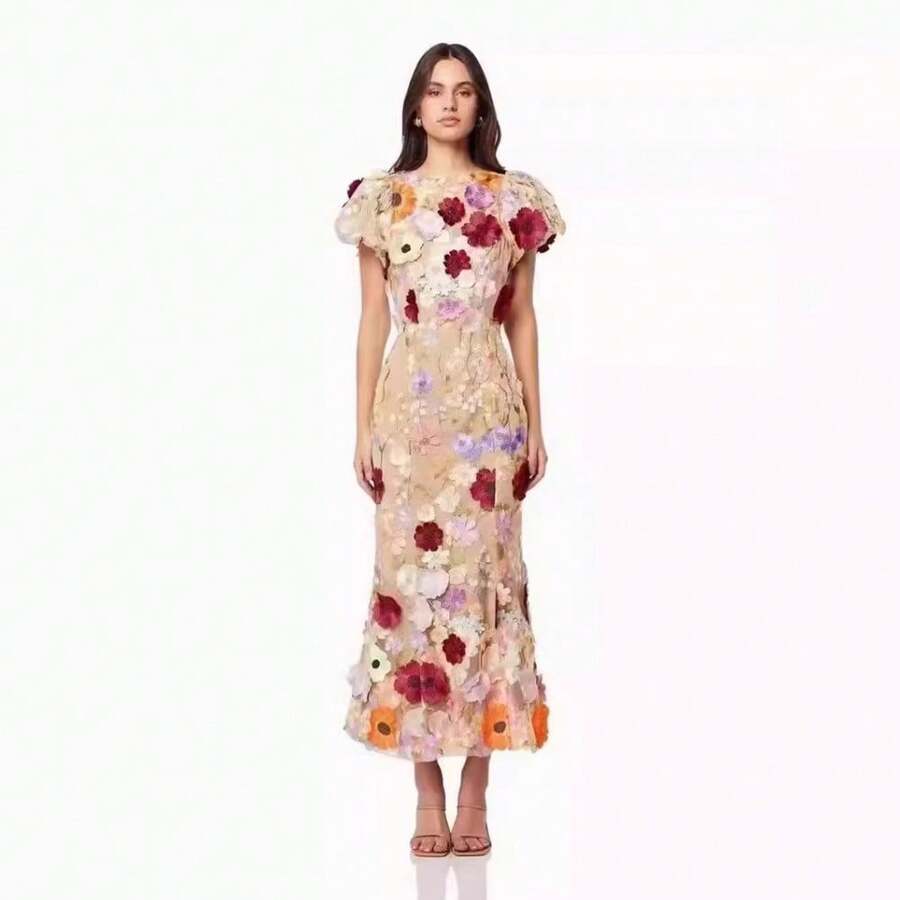 Fashionable Socialite With Elegant Temperament, Ladies With Light Luxury Round Neck Embroidery, Three-Dimensional Flower Bubble Sleeves, Mid Length Dress, Hip Hugging Skirt - 杏色 - 查看 1