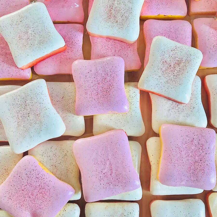 2026新款粘稠吐司慢回弹挤压玩具糖果软萌捏捏乐，完美礼物 - 生日礼物 - 男孩礼物 - 女孩礼物 - 圣诞礼物 - 彩色 - 查看 1