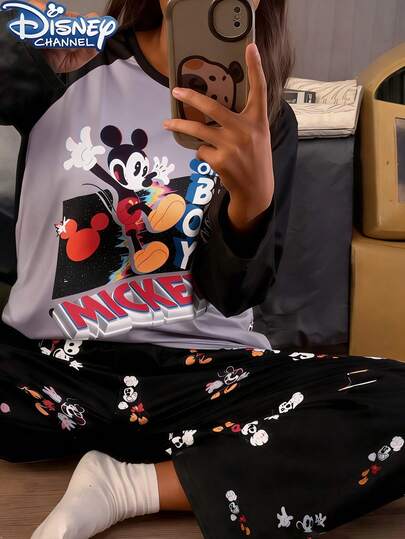 Disney 两件套女士可爱卡通睡衣套装，包括长袖圆领上衣和裤子，舒适宽松版型，适合春、夏、秋季穿着。
